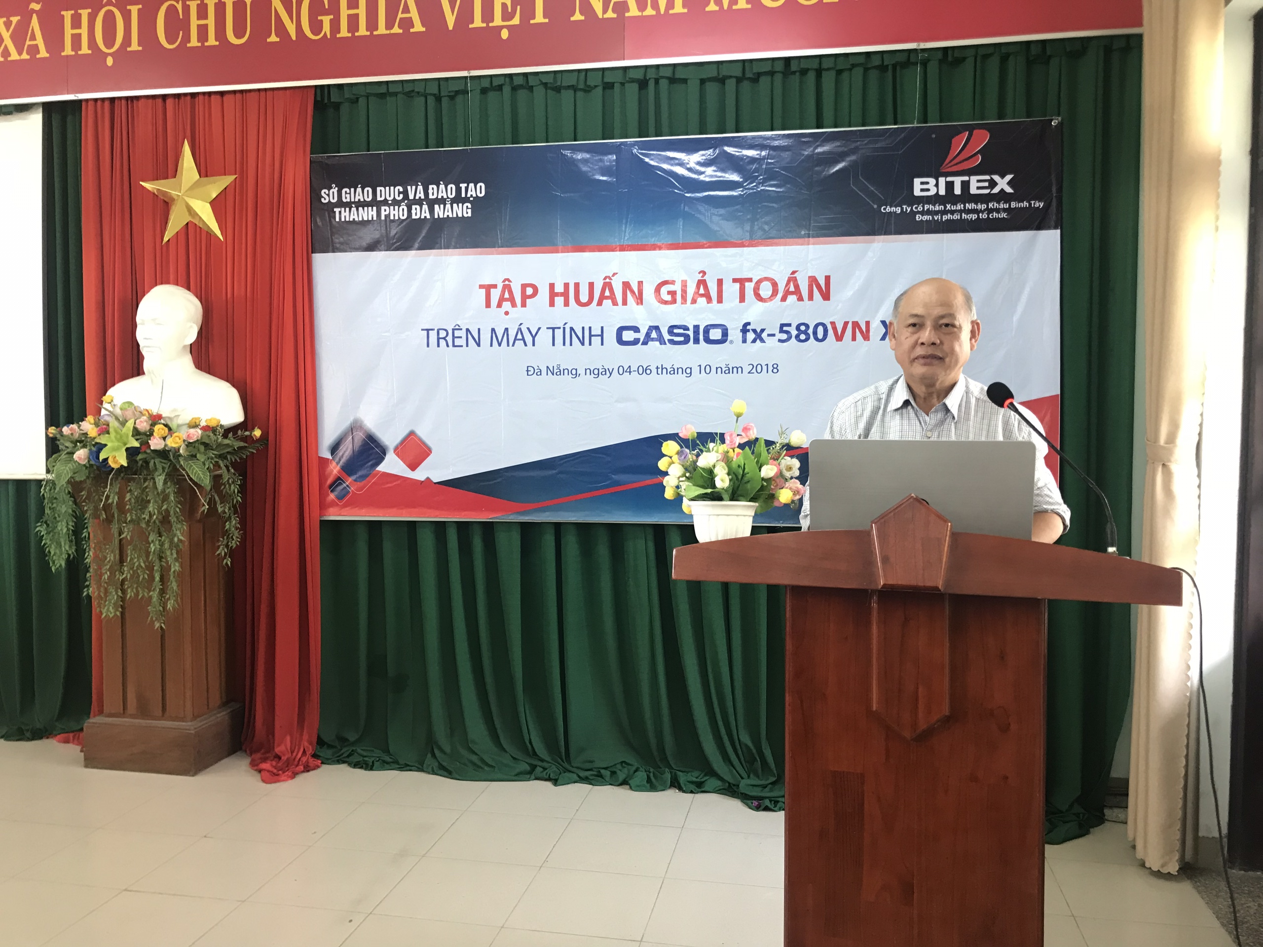 5. Quang canh giao vien Toan THCS TP. Da Nang tham gia lop tap huan do TS. Nguyen Thai Son bao cao 4